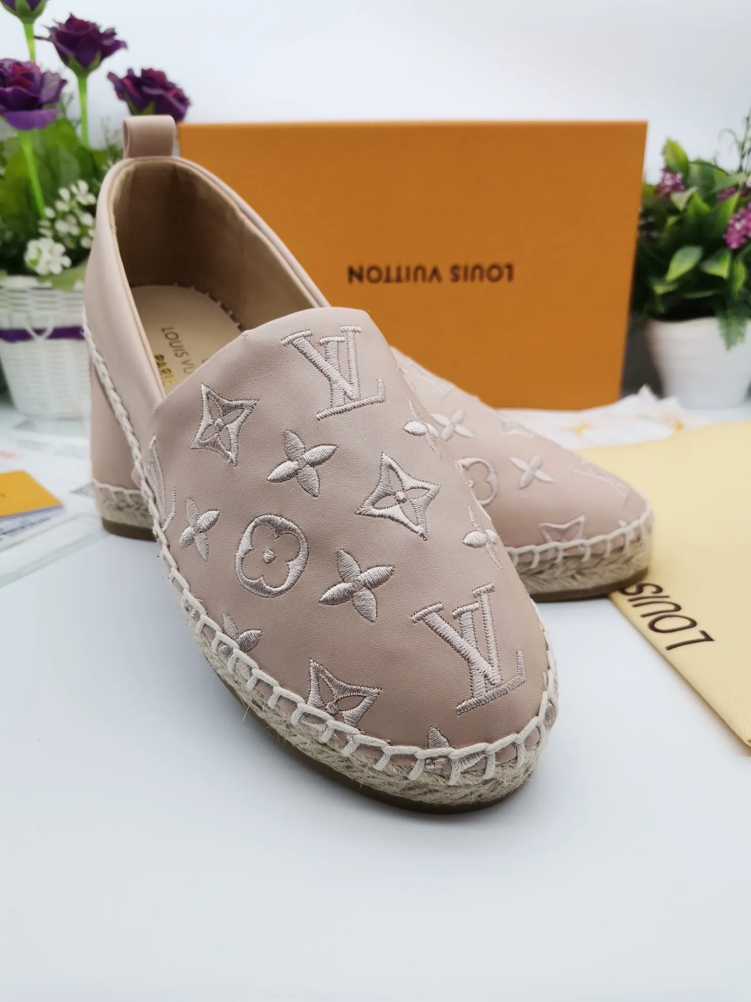 👟👟Ex-factory price 360👟👟 Men +10 LV couple model counter 19ss autumn and winter new straw women's mixed material gold thread letter fisherman shoes 4⃣Color: pink, apricot, yellow, black, blue. 6⃣Women’s model: sizes 34-41. Men's 40 to 46